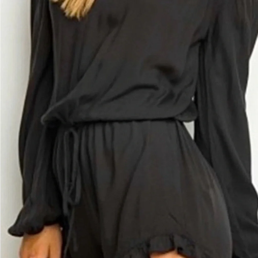 Brandy Melville Black Off-Shoulder Ruffle Drawstring Romper - NWT - Picture 2 of 4